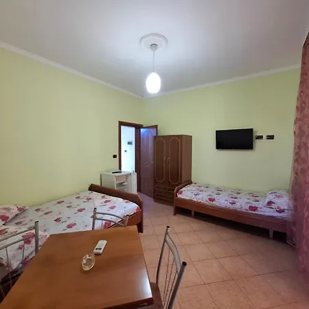 Vila Rrodhe Penzion *